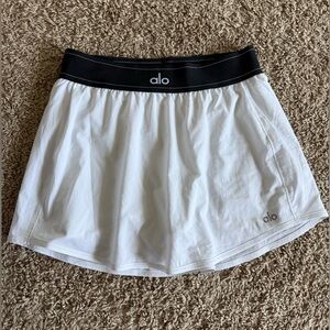 ALO Yoga White Athletic Skort with Black Waistband